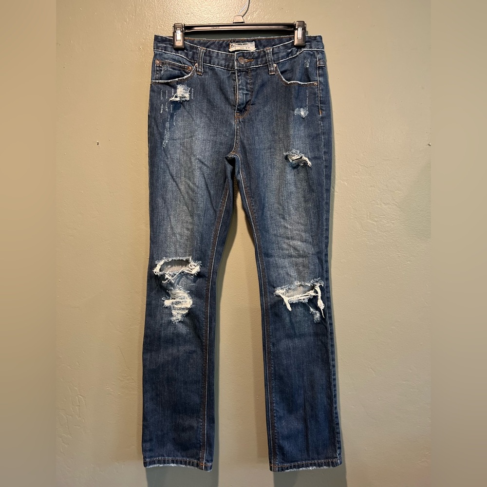 Distressed skinny jeans